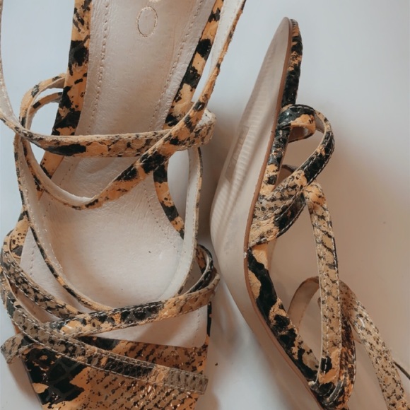 Aldo Yellow Snakeskin Heel - Picture 7 of 8